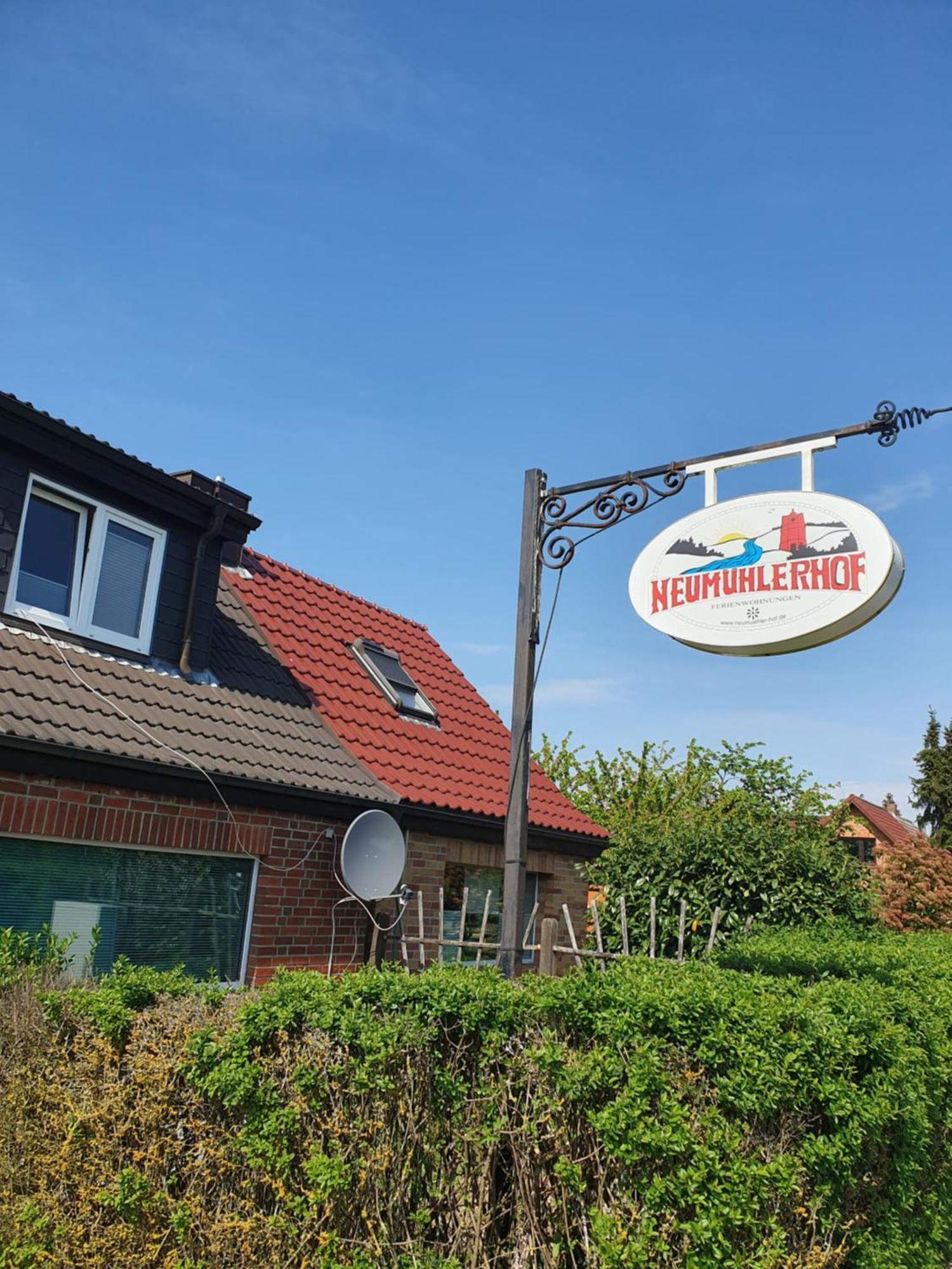 Neumuehler Hof- Ferienwohnung "Benjamin" Mit Grosser Privater Dachterasse Und Guter Anbindung In Die City Schwerin  Luaran gambar